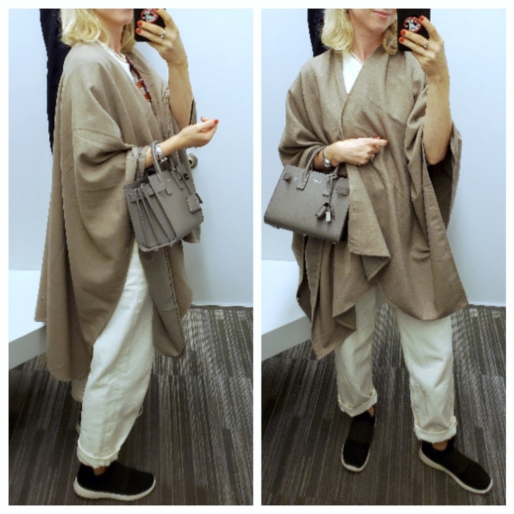 Poncho taupe color